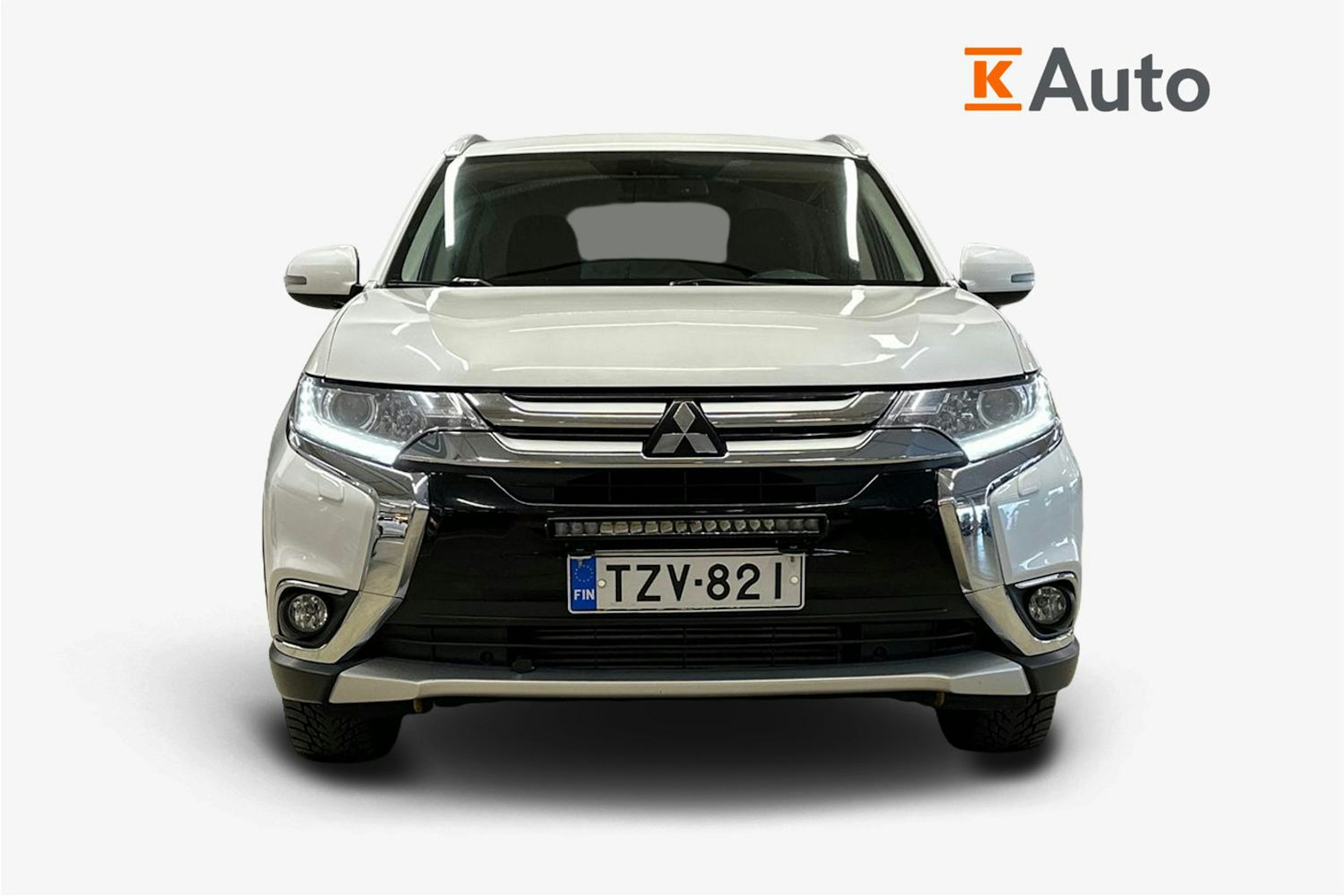 valkoinen Mitsubishi Outlander 2016 kuva 5.