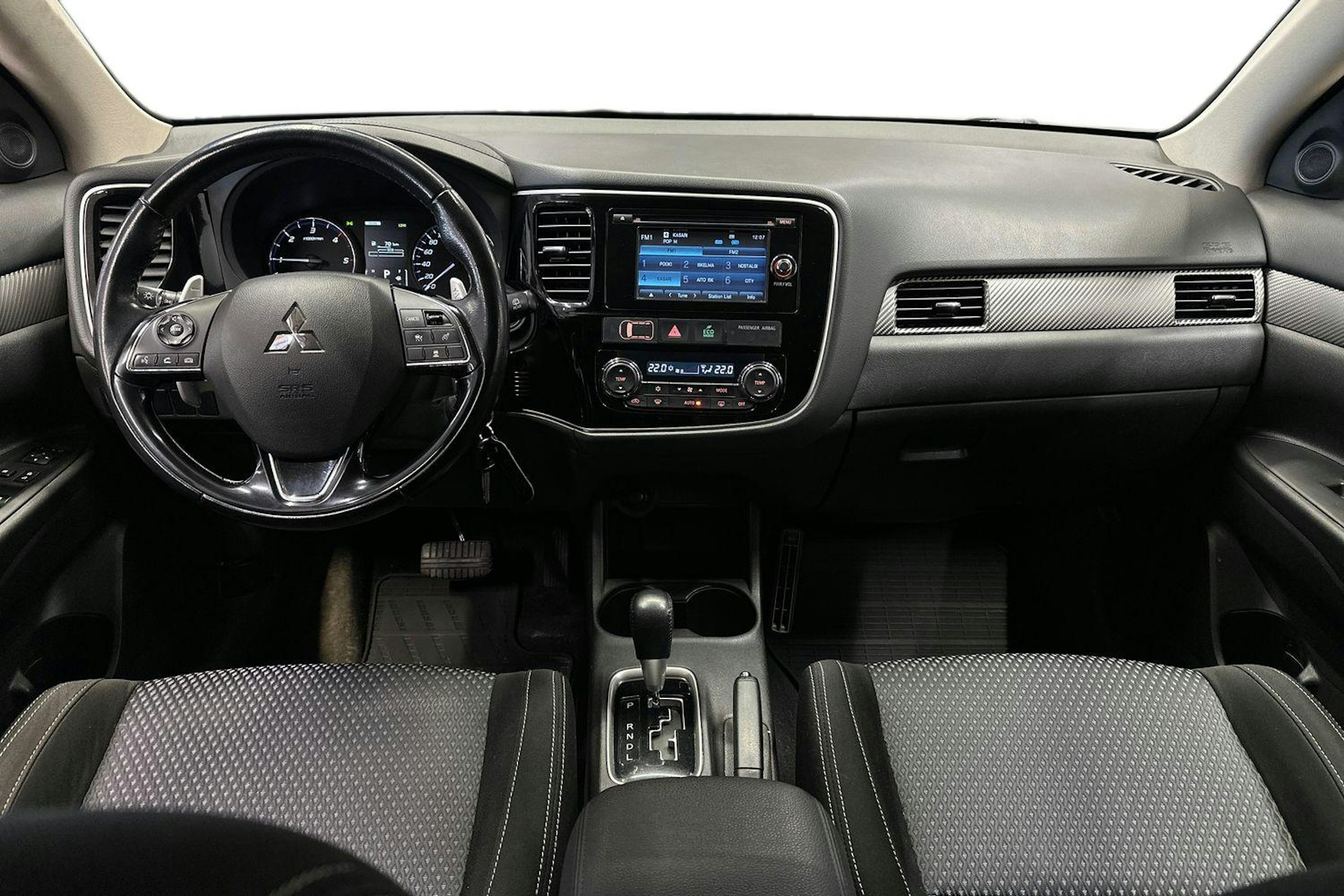 valkoinen Mitsubishi Outlander 2016 kuva 9.