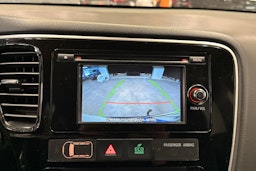 valkoinen Mitsubishi Outlander 2016 kuva 15.