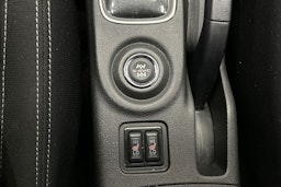 valkoinen Mitsubishi Outlander 2016 kuva 18.