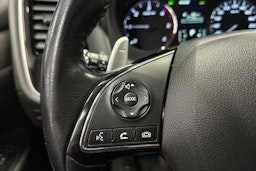 valkoinen Mitsubishi Outlander 2016 kuva 21.