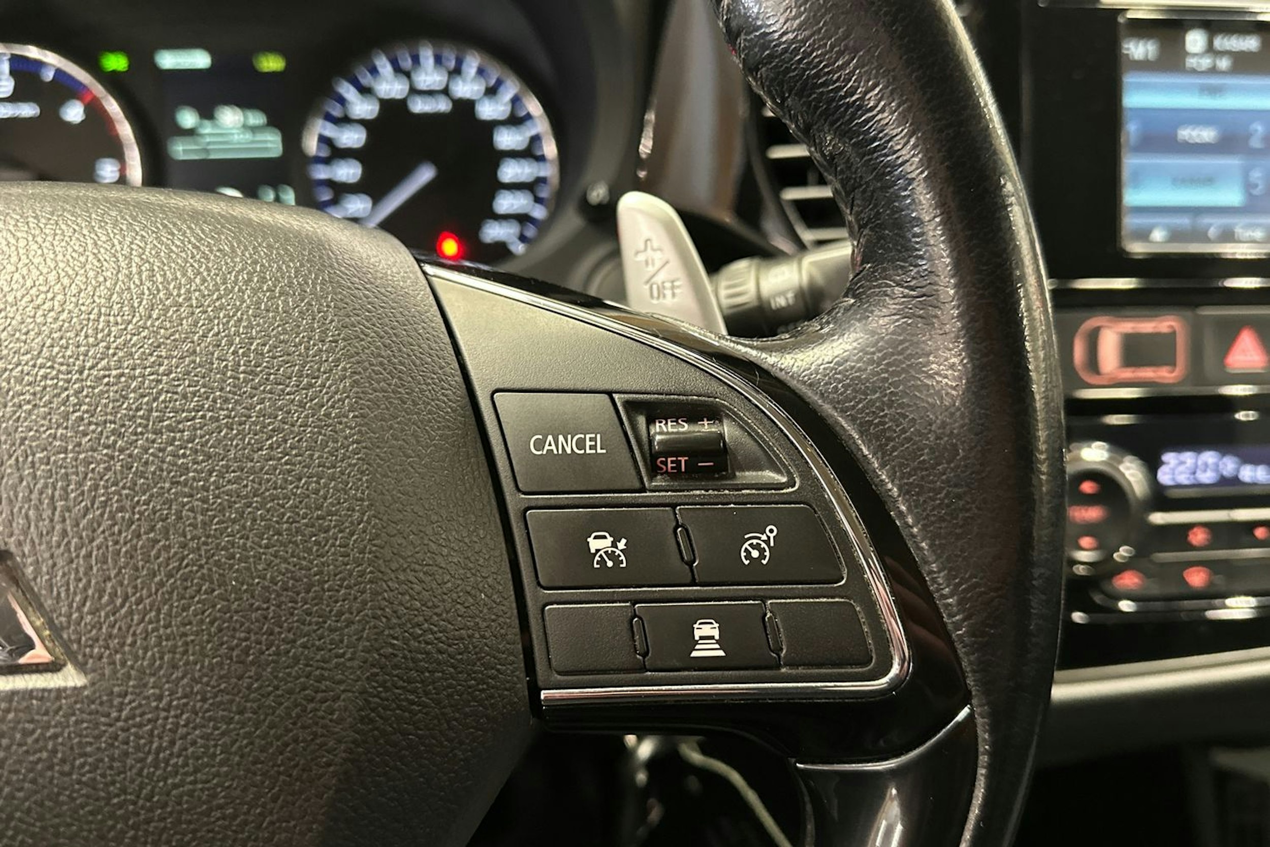 valkoinen Mitsubishi Outlander 2016 kuva 22.