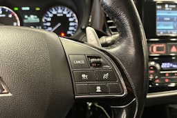 valkoinen Mitsubishi Outlander 2016 kuva 22.