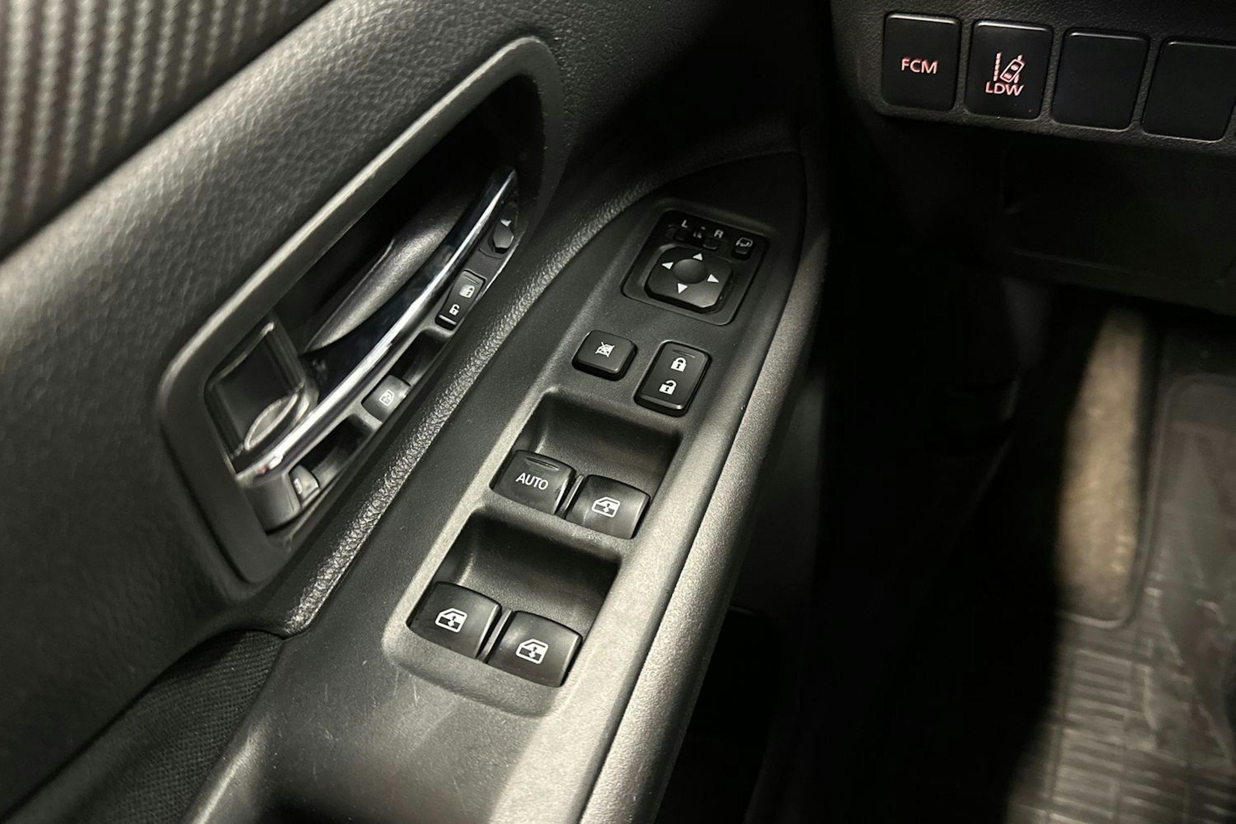 valkoinen Mitsubishi Outlander 2016 kuva 24.