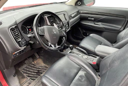 punainen Mitsubishi Outlander 2016 kuva 3.