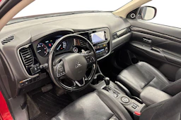 punainen Mitsubishi Outlander 2016 kuva 6.