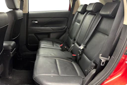 punainen Mitsubishi Outlander 2016 kuva 8.