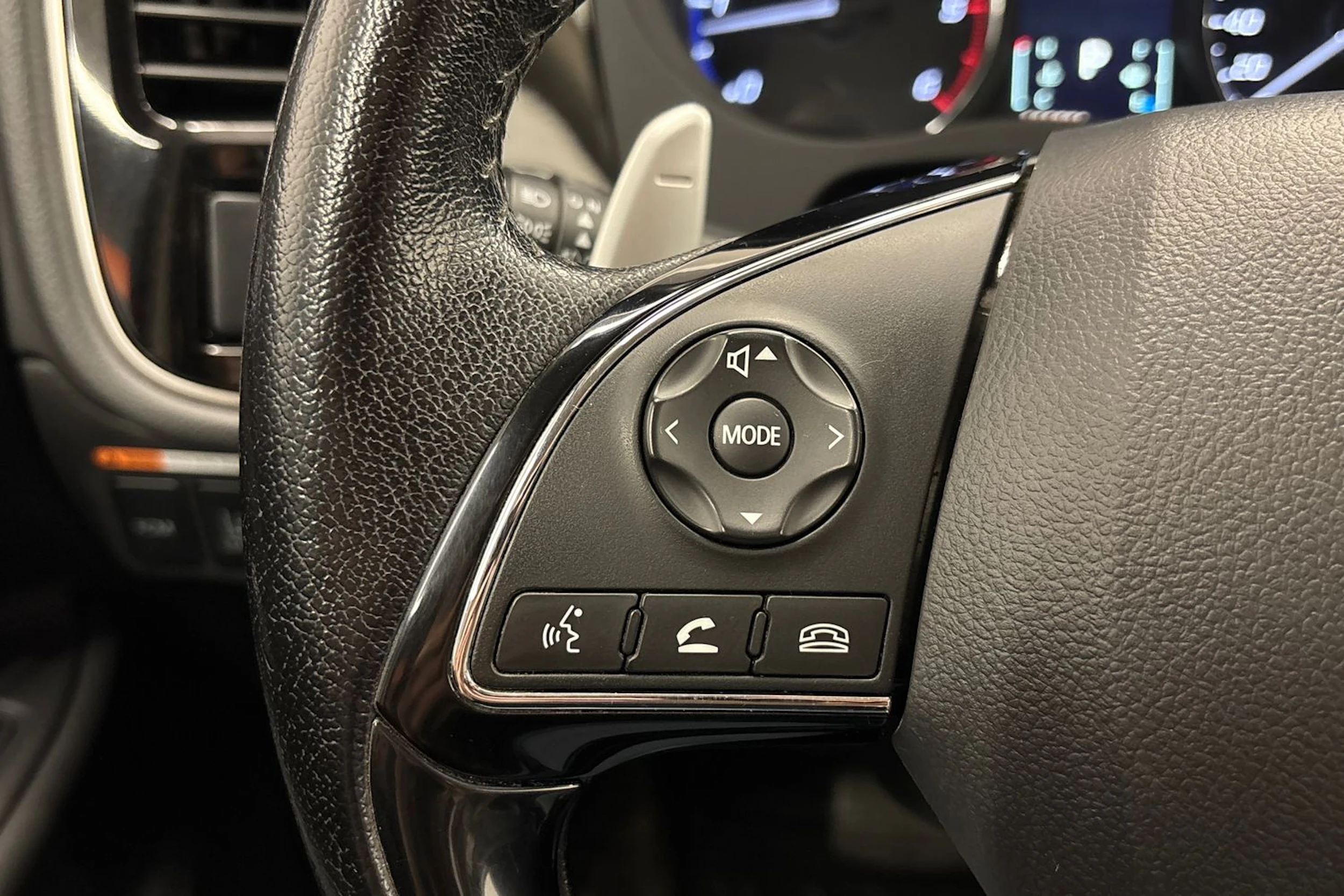 punainen Mitsubishi Outlander 2016 kuva 14.