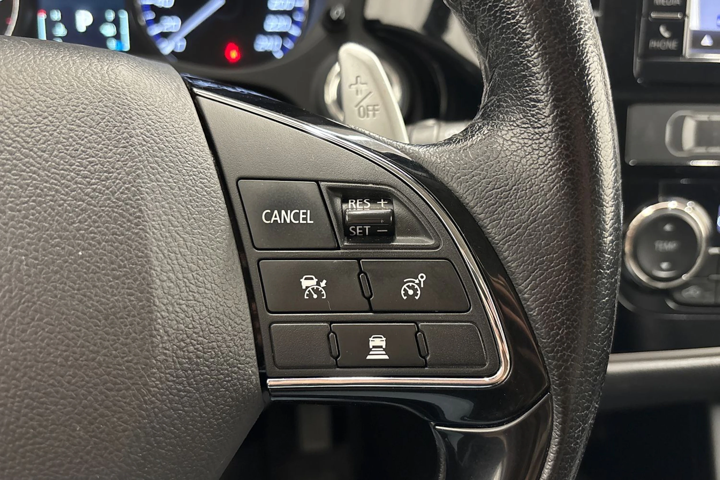 punainen Mitsubishi Outlander 2016 kuva 15.