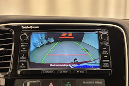 punainen Mitsubishi Outlander 2016 kuva 17.