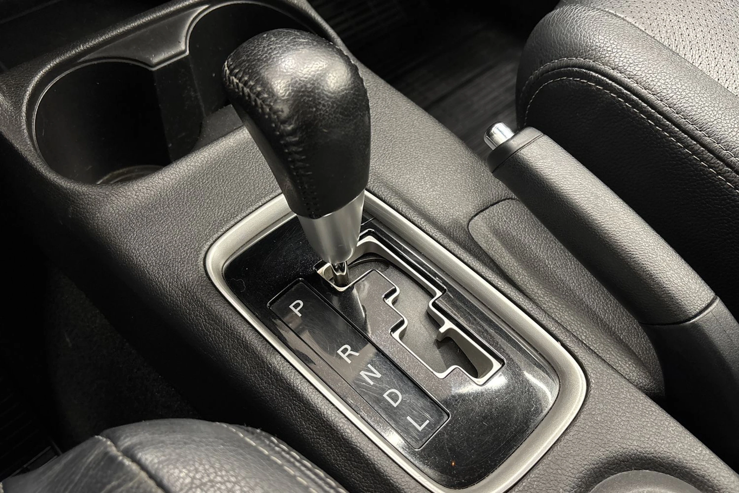 punainen Mitsubishi Outlander 2016 kuva 20.
