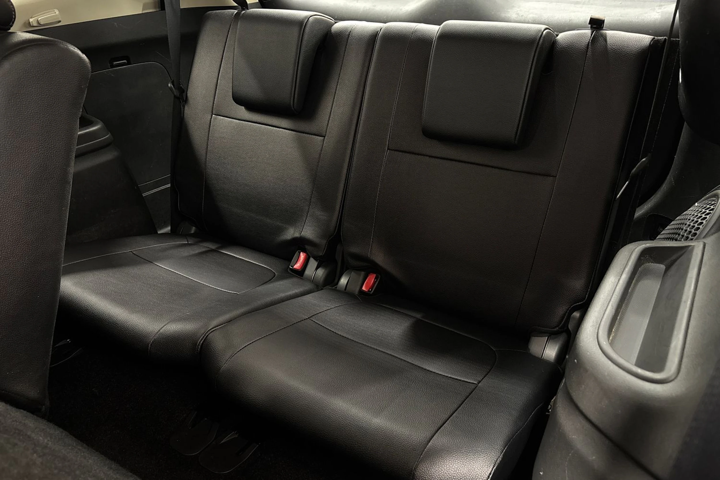 punainen Mitsubishi Outlander 2016 kuva 21.