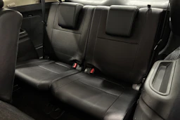 punainen Mitsubishi Outlander 2016 kuva 21.