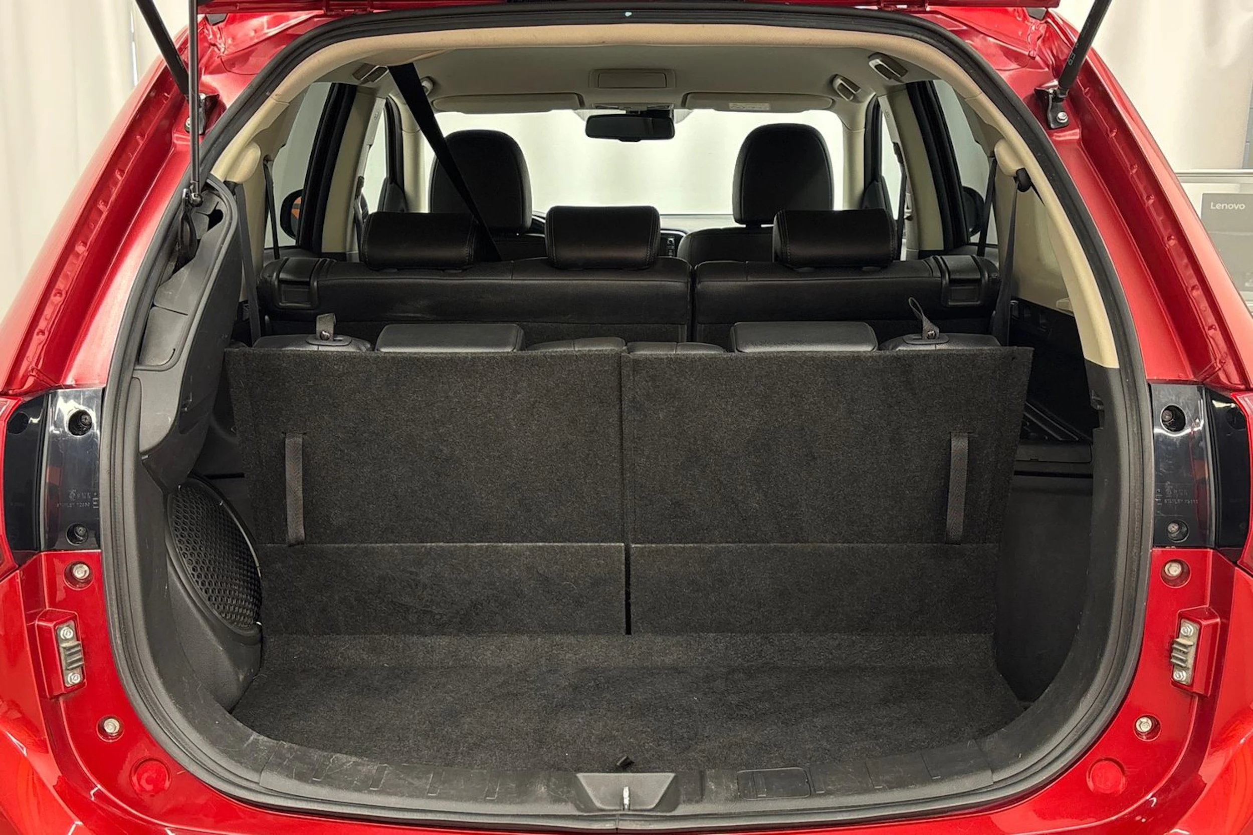 punainen Mitsubishi Outlander 2016 kuva 22.