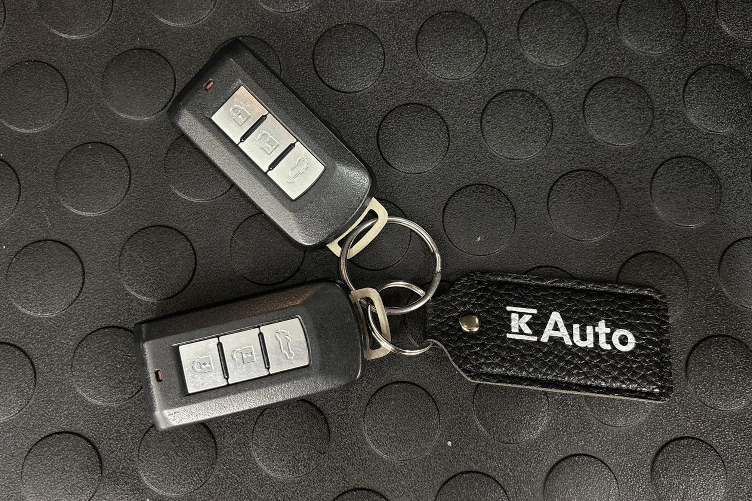 punainen Mitsubishi Outlander 2016 kuva 25.