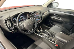 punainen Mitsubishi Outlander 2017 kuva 3.