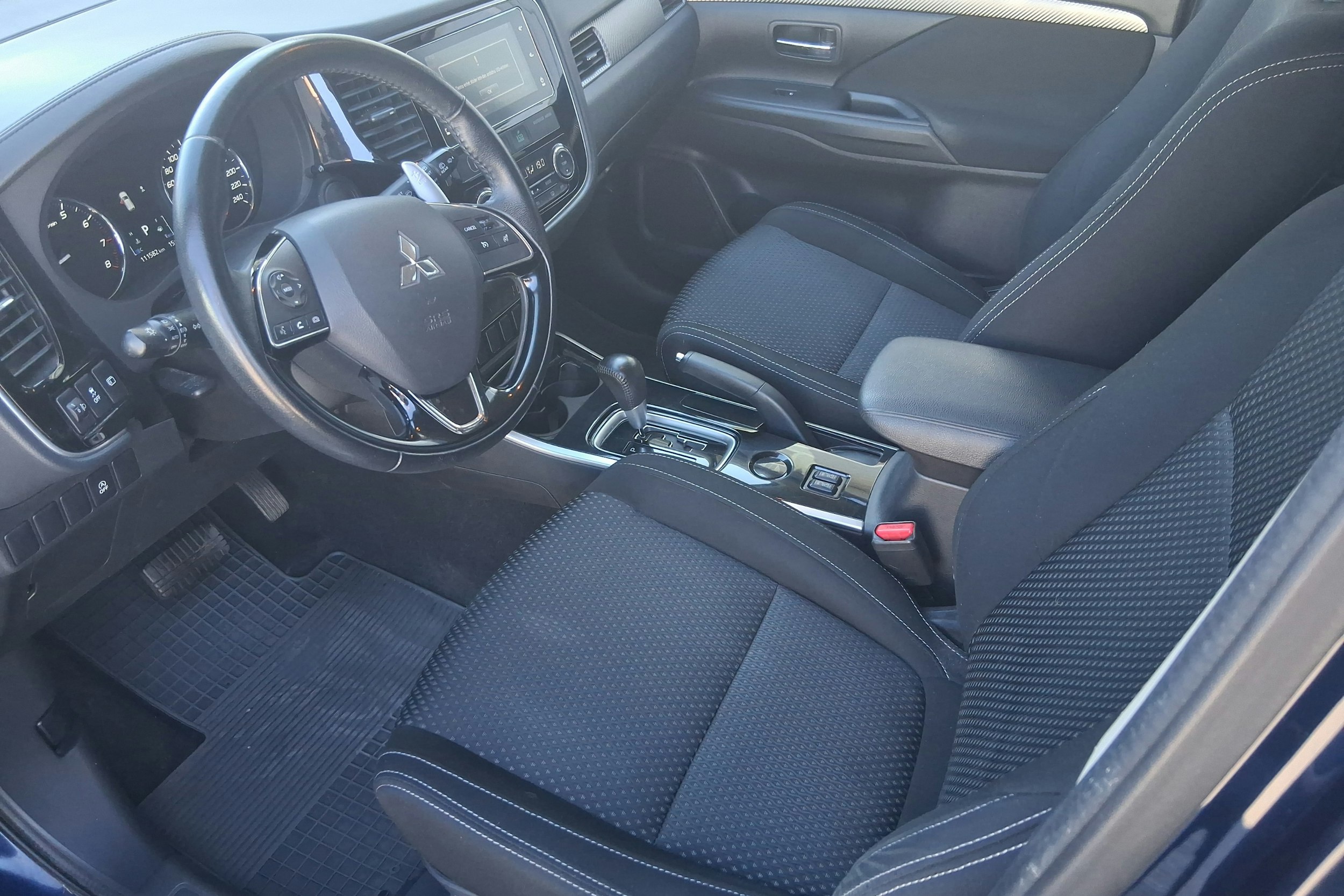 sininen Mitsubishi Outlander 2017 kuva 6.