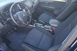 sininen Mitsubishi Outlander 2017 kuva 6.