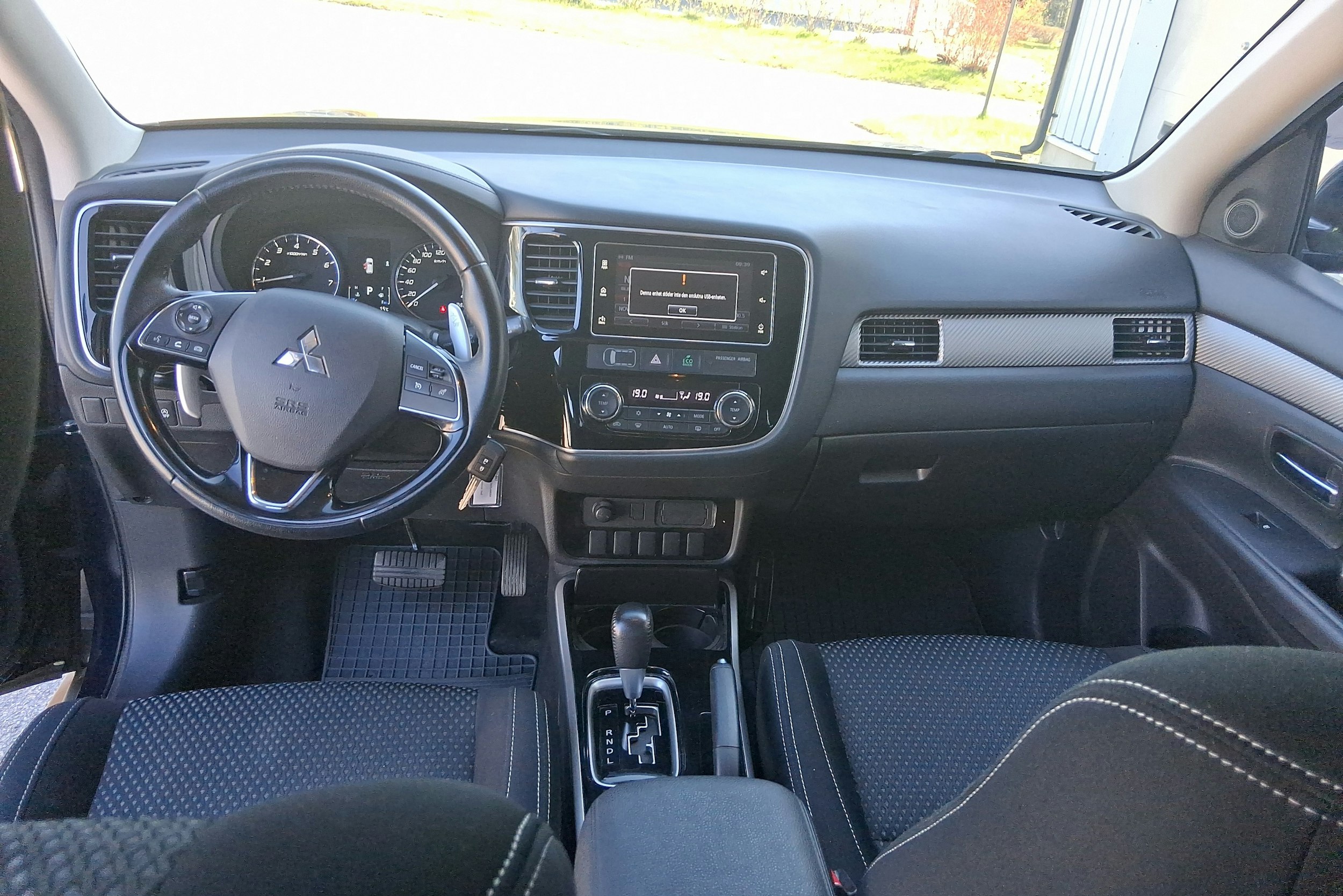 sininen Mitsubishi Outlander 2017 kuva 7.
