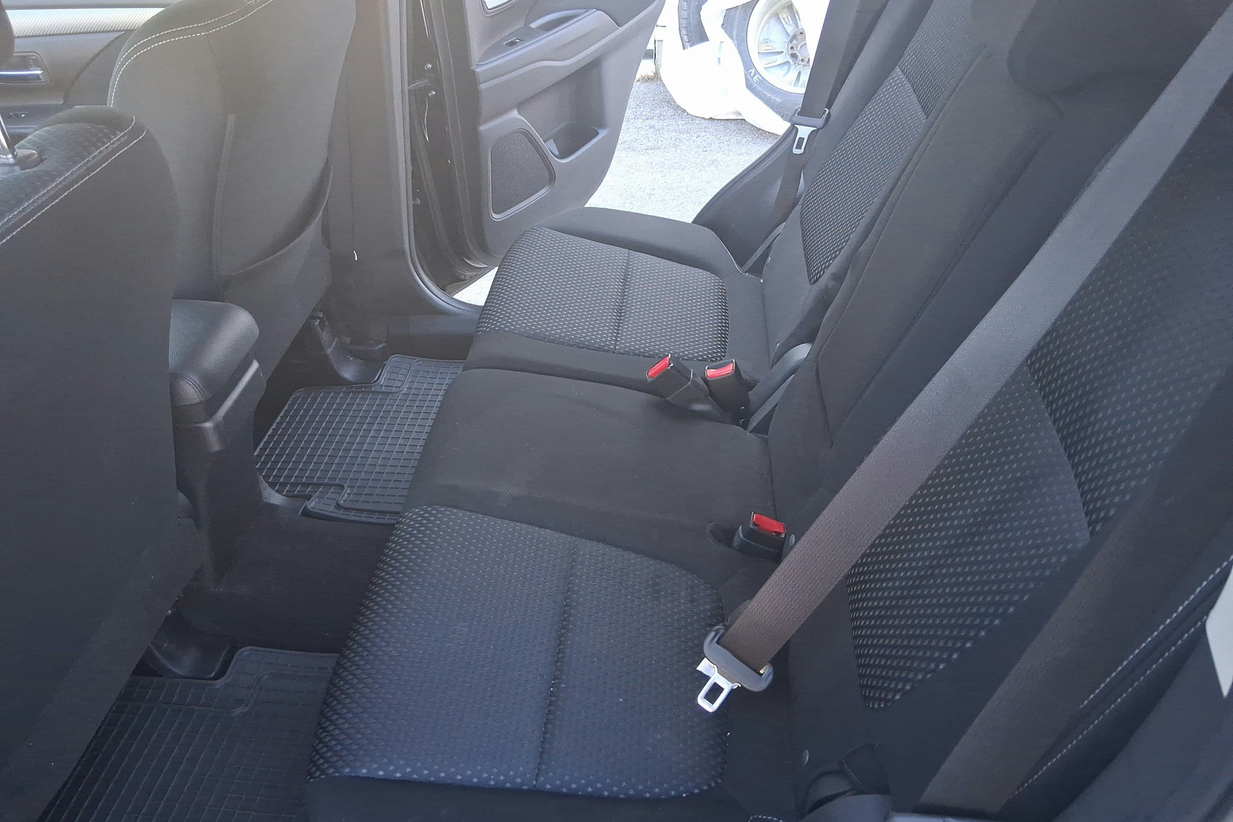 sininen Mitsubishi Outlander 2017 kuva 8.