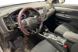 harmaa Mitsubishi Outlander 2018 kuva 3.