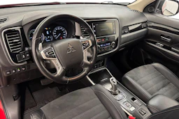 Punainen Mitsubishi Outlander 2018 kuva 6.