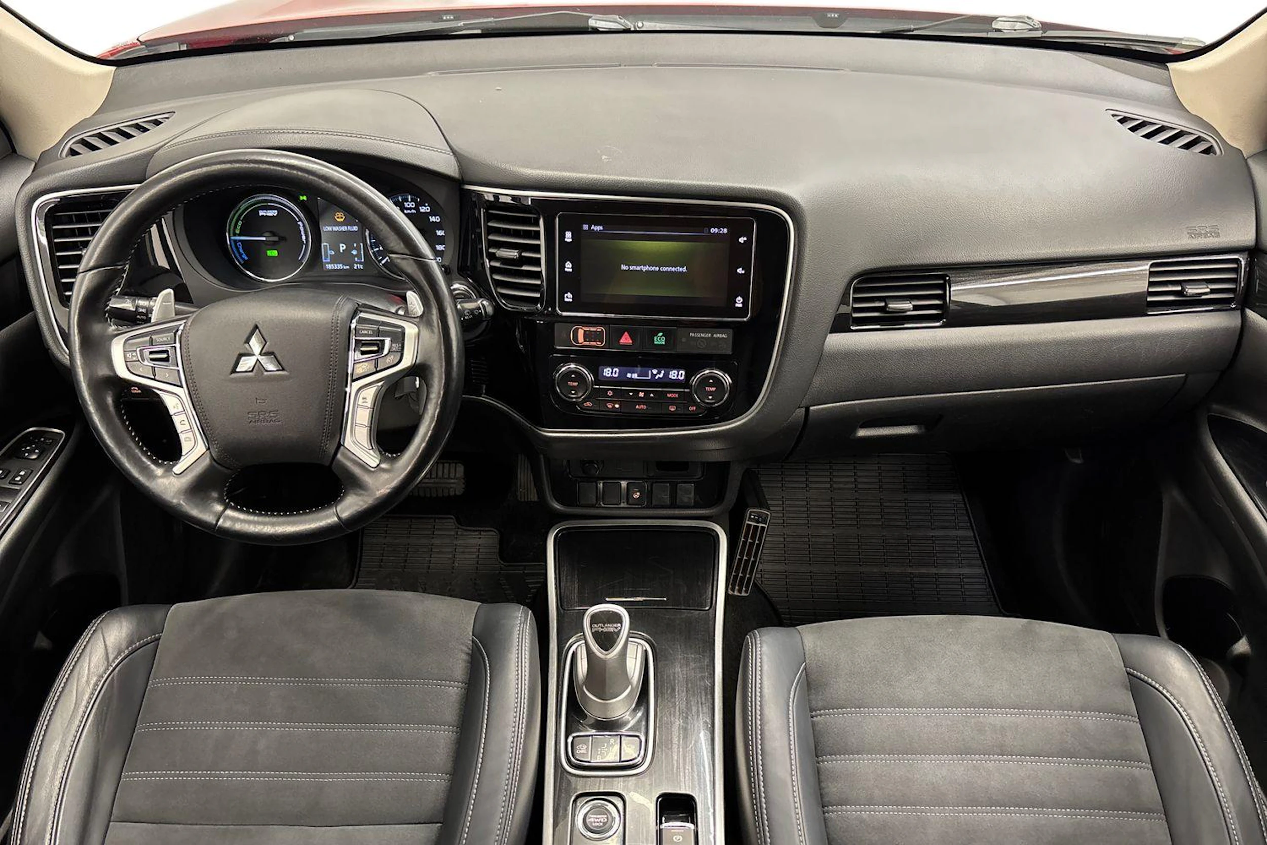 Punainen Mitsubishi Outlander 2018 kuva 7.