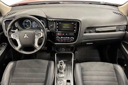 Punainen Mitsubishi Outlander 2018 kuva 7.