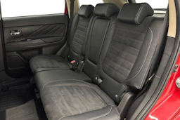 Punainen Mitsubishi Outlander 2018 kuva 8.