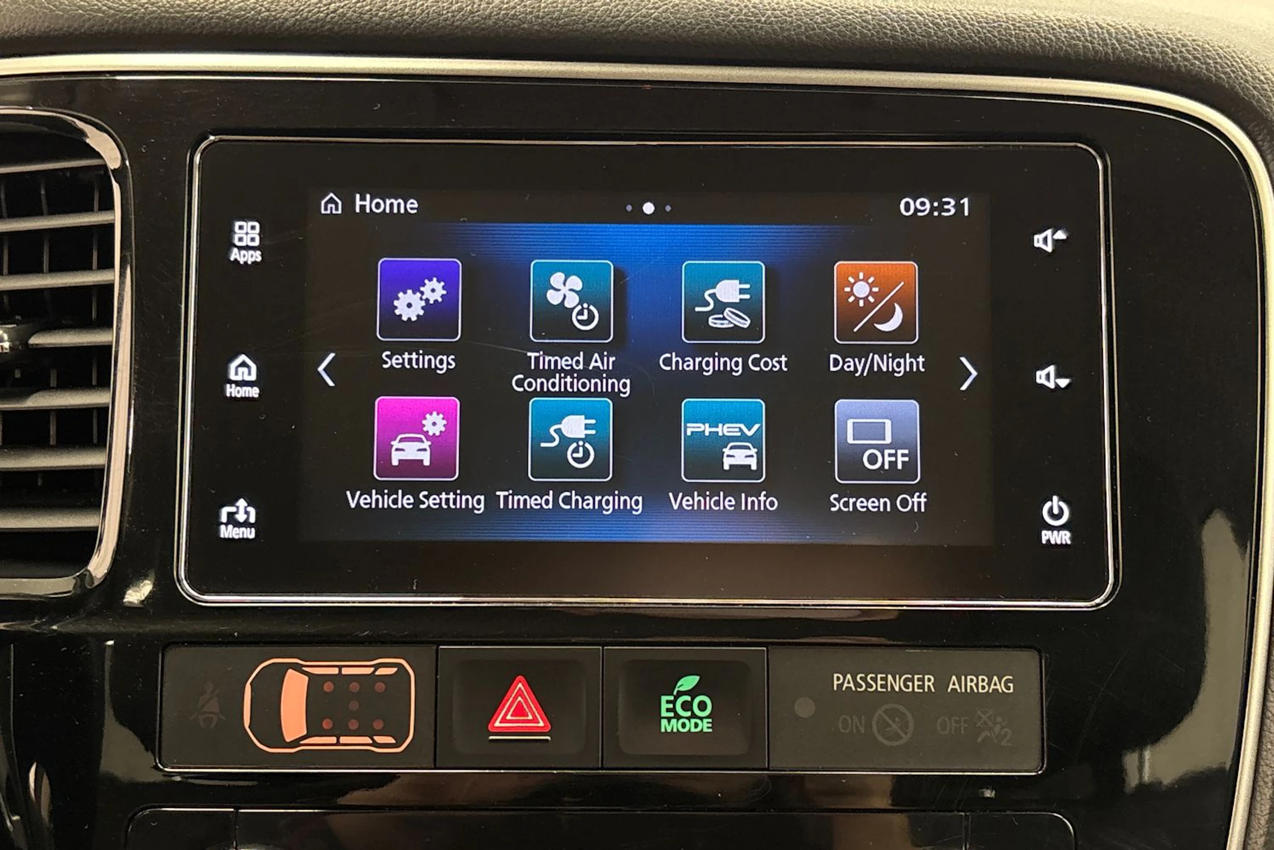 Punainen Mitsubishi Outlander 2018 kuva 18.
