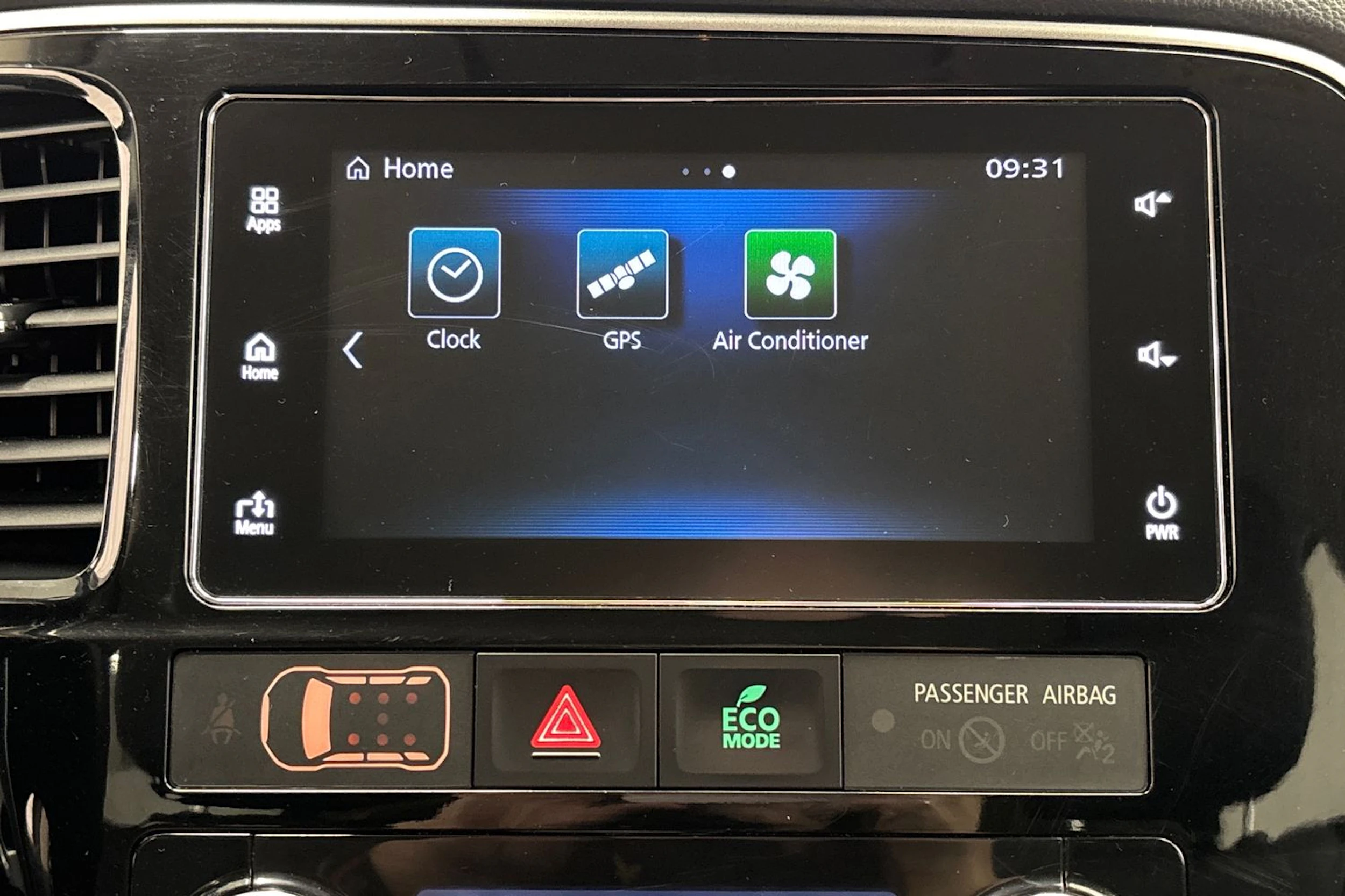 Punainen Mitsubishi Outlander 2018 kuva 19.