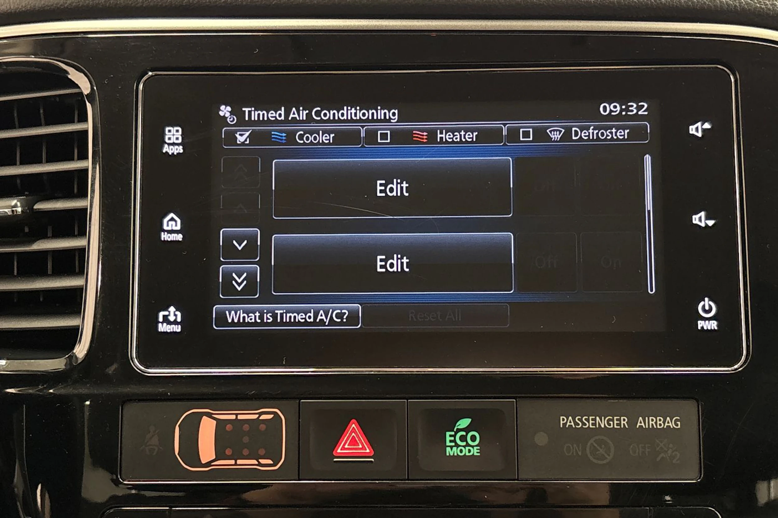 Punainen Mitsubishi Outlander 2018 kuva 21.