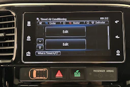 Punainen Mitsubishi Outlander 2018 kuva 21.
