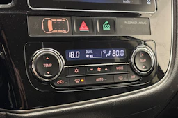 Punainen Mitsubishi Outlander 2018 kuva 23.