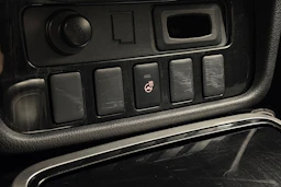 Punainen Mitsubishi Outlander 2018 kuva 24.
