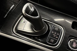 Punainen Mitsubishi Outlander 2018 kuva 25.