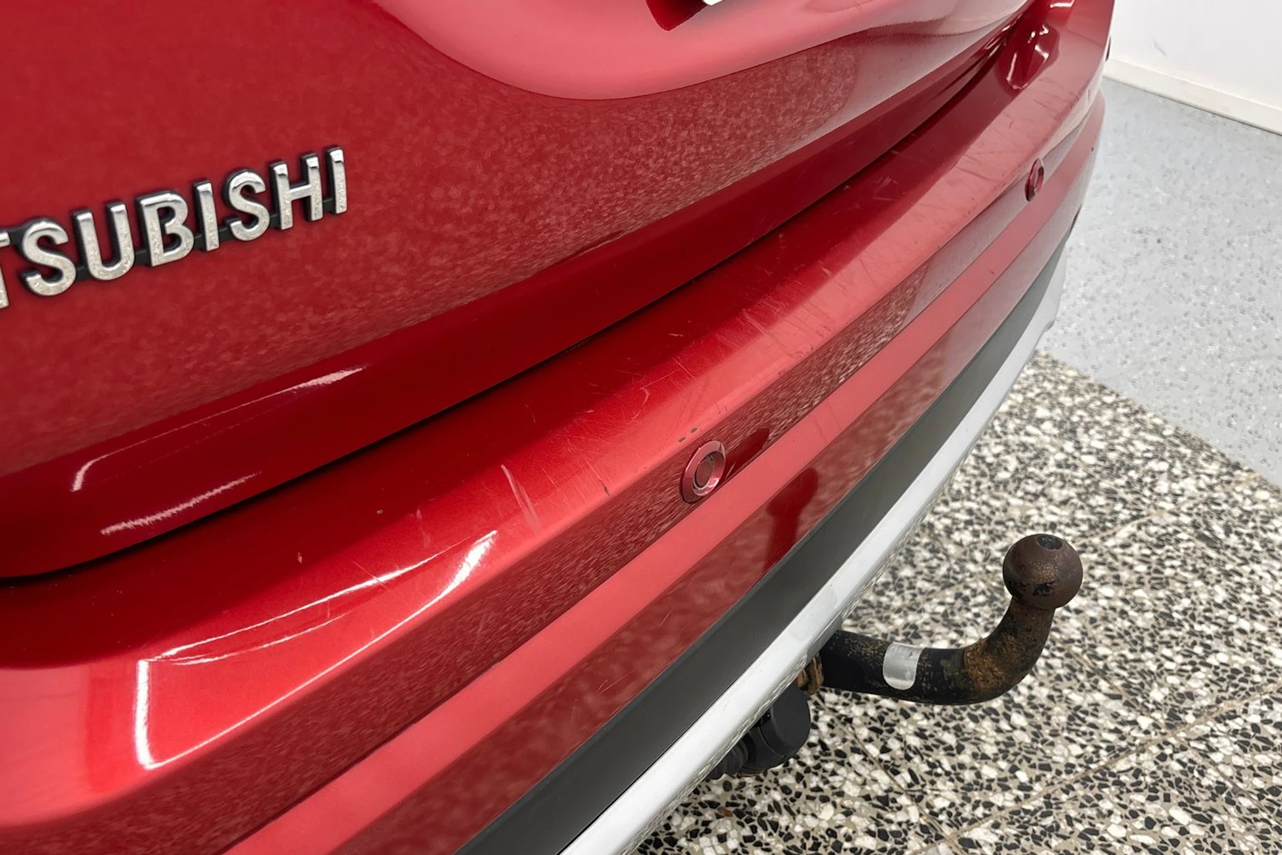 Punainen Mitsubishi Outlander 2018 kuva 33.