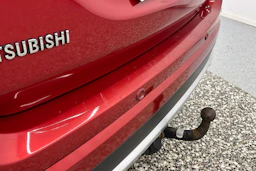 Punainen Mitsubishi Outlander 2018 kuva 33.