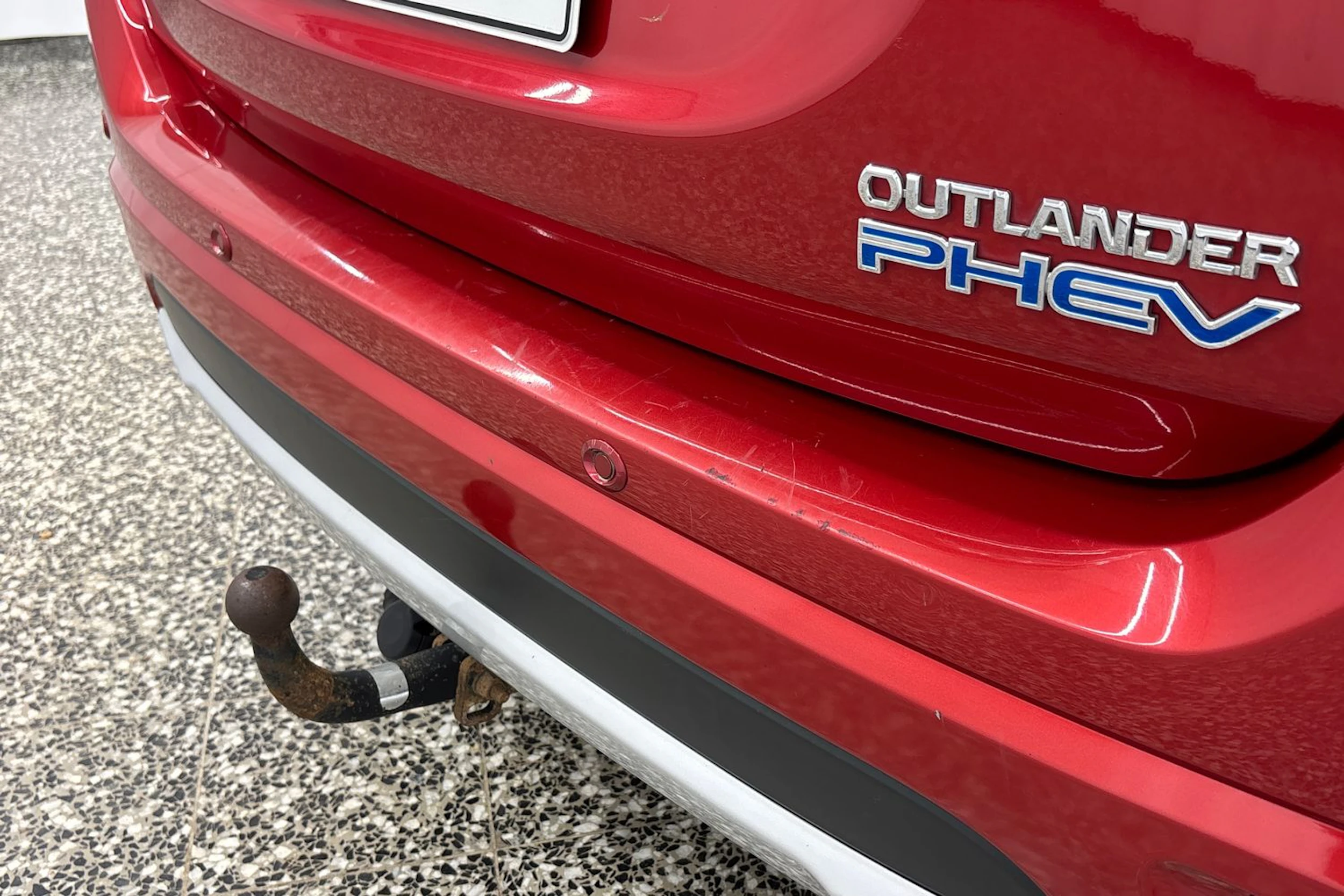 Punainen Mitsubishi Outlander 2018 kuva 35.