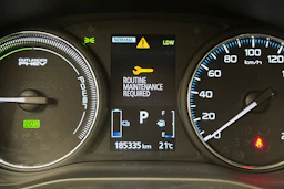 Punainen Mitsubishi Outlander 2018 kuva 37.