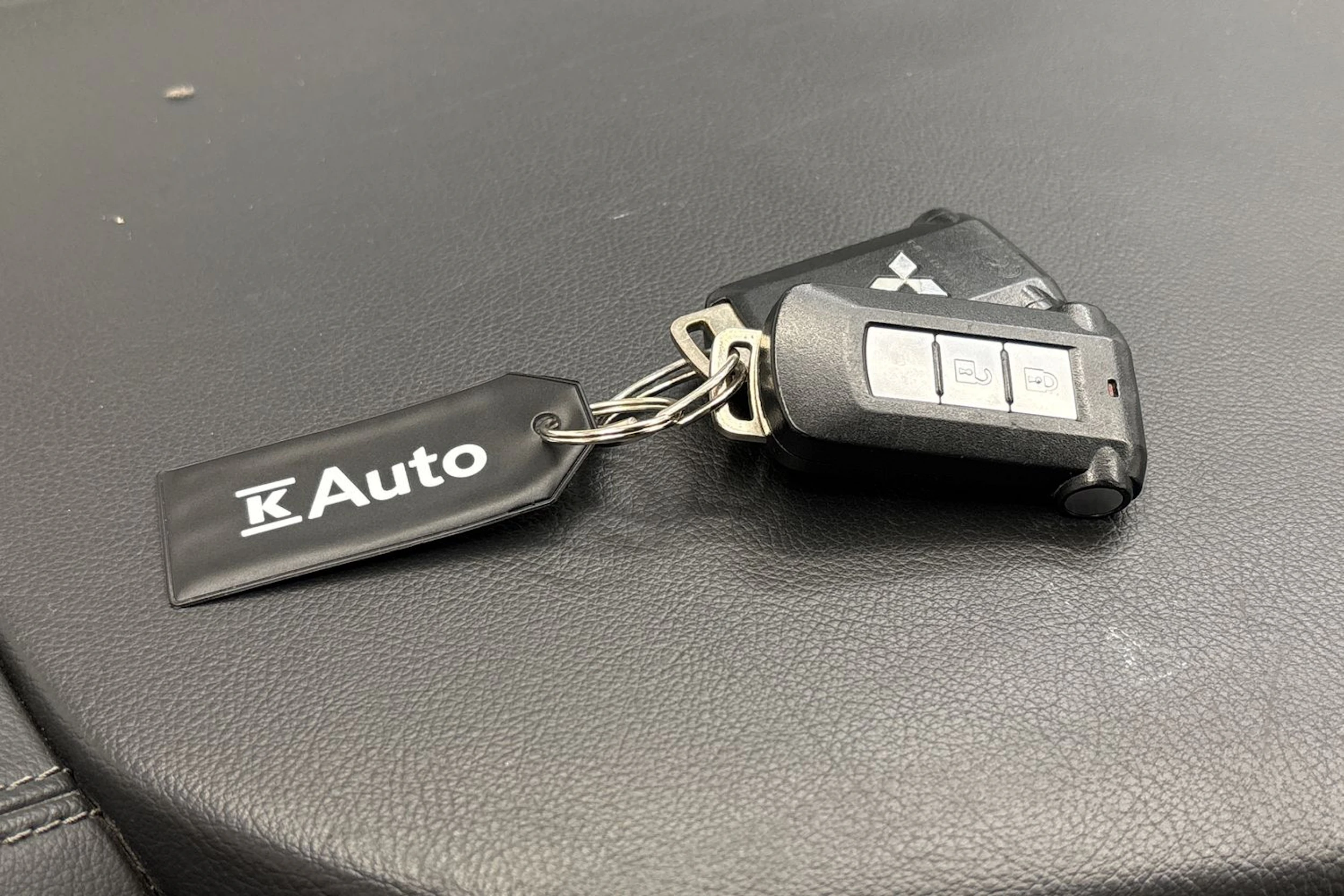 Punainen Mitsubishi Outlander 2018 kuva 38.
