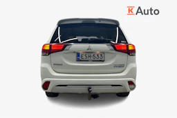 valkoinen Mitsubishi Outlander 2018 kuva 3.