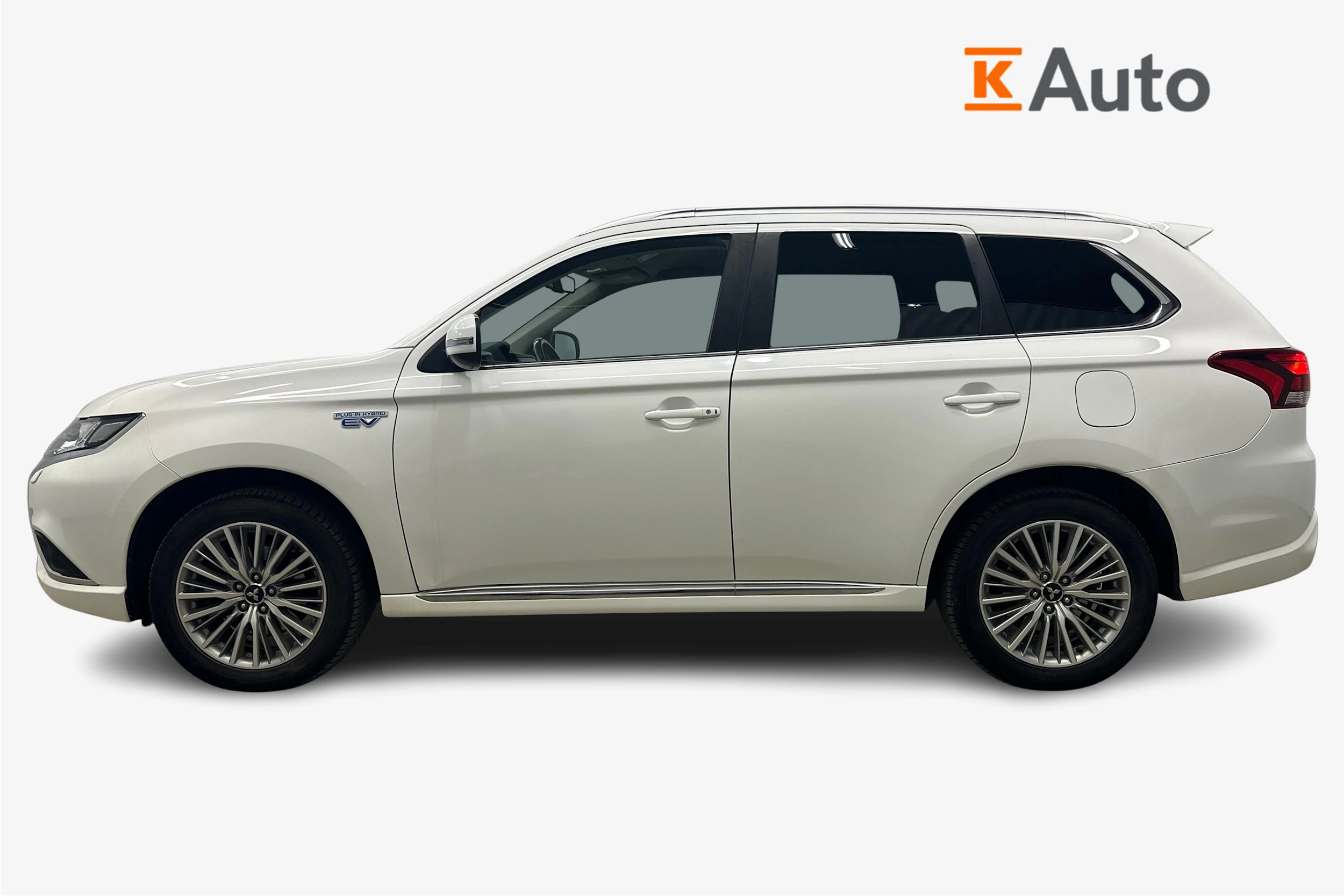 valkoinen Mitsubishi Outlander 2018 kuva 5.