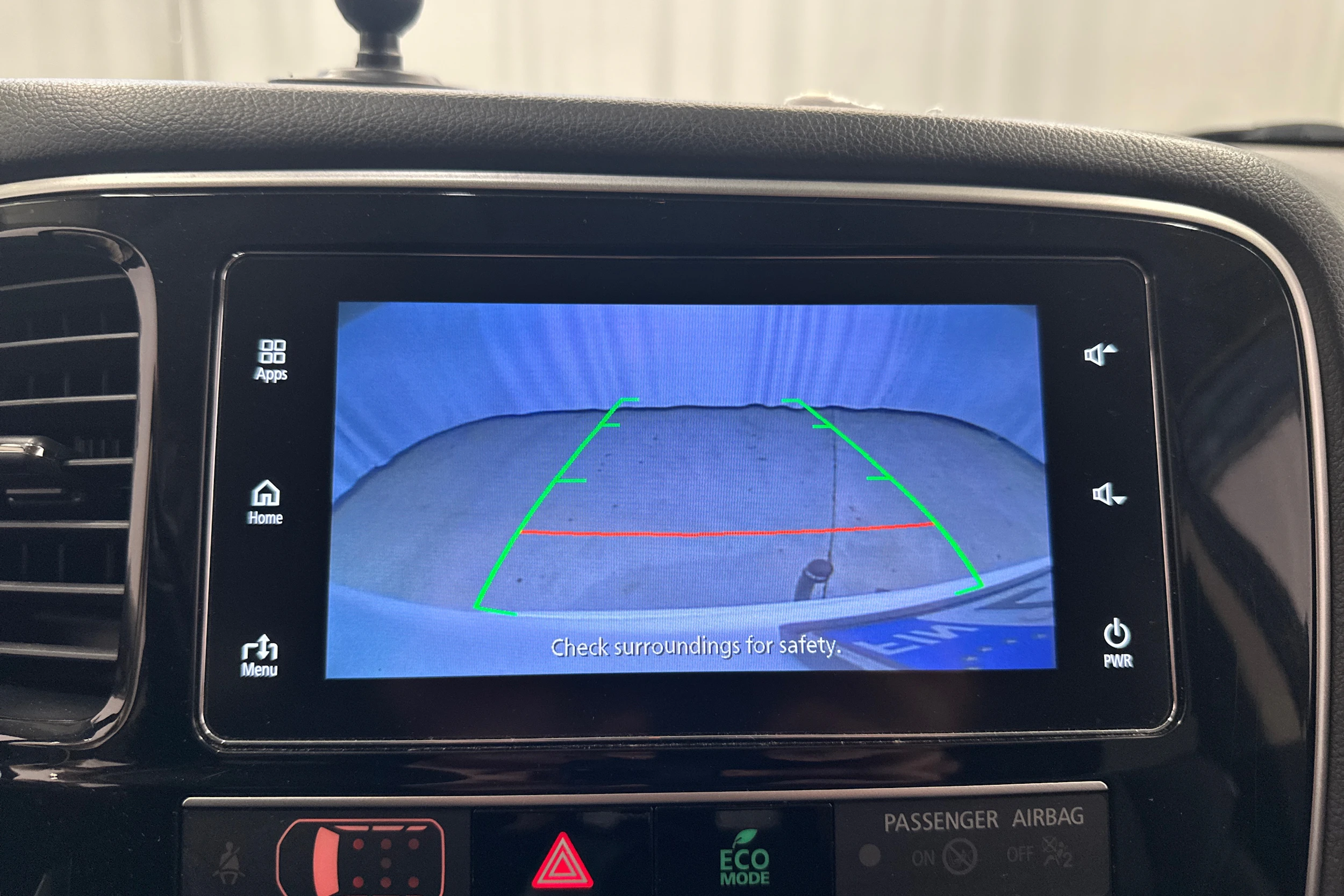 valkoinen Mitsubishi Outlander 2018 kuva 18.