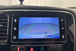valkoinen Mitsubishi Outlander 2018 kuva 18.