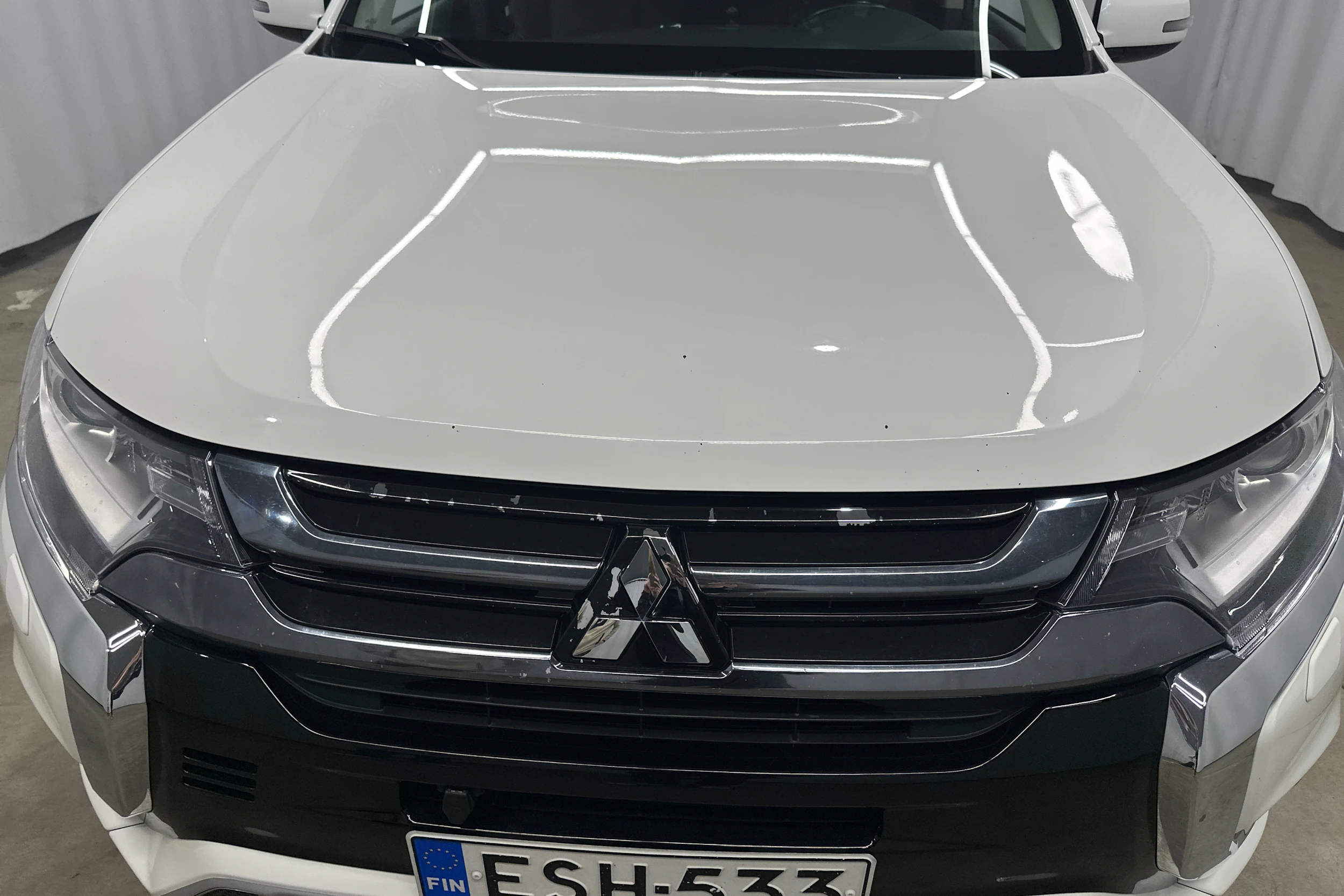 valkoinen Mitsubishi Outlander 2018 kuva 23.