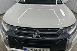 valkoinen Mitsubishi Outlander 2018 kuva 23.