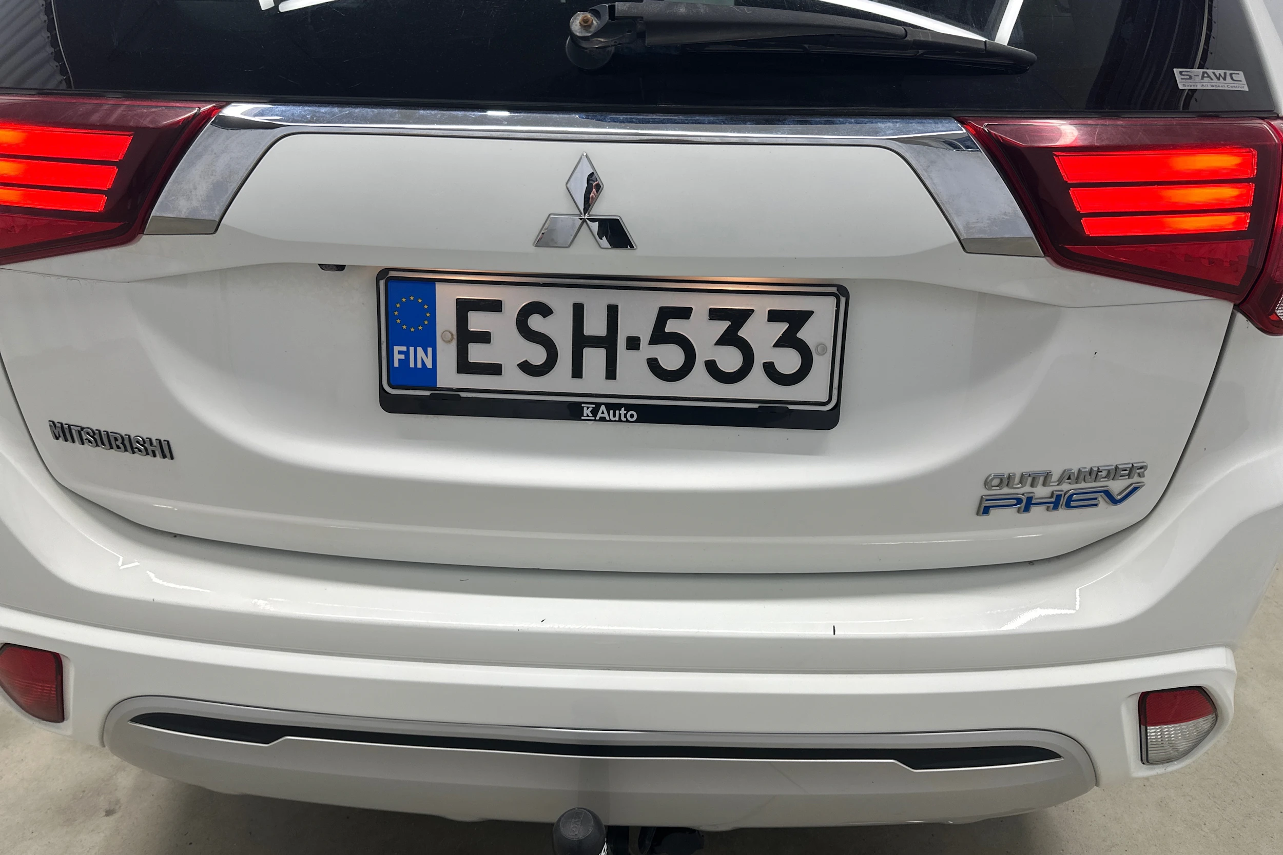 valkoinen Mitsubishi Outlander 2018 kuva 25.