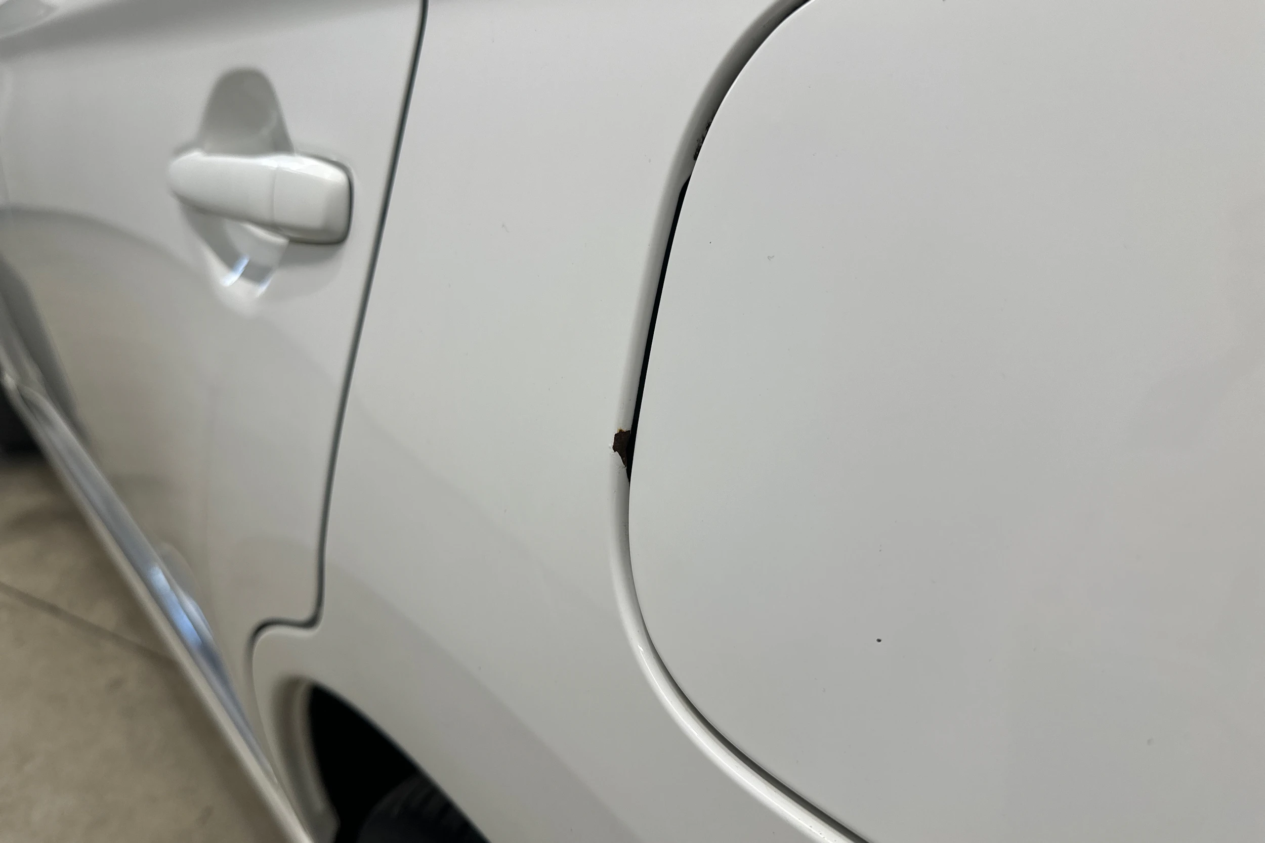 valkoinen Mitsubishi Outlander 2018 kuva 26.