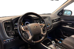 punainen Mitsubishi Outlander 2018 kuva 3.